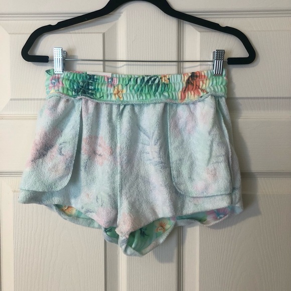 🌺🌴PINK VS Shorts🌺🌴 - Picture 12 of 16